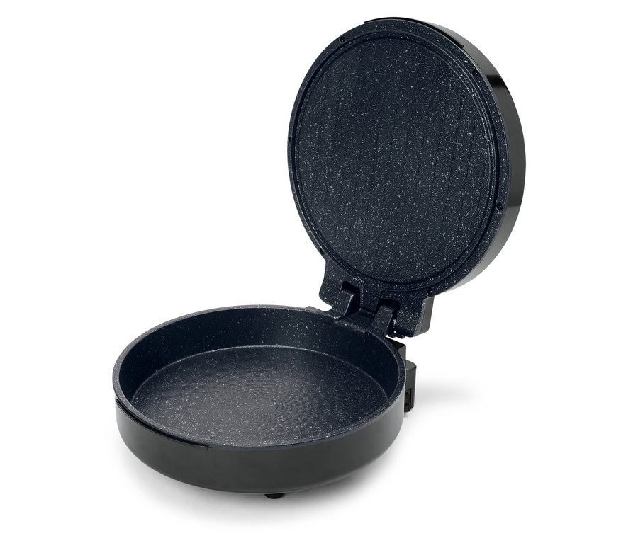 Crêpière noire ronde ouverte avec revêtement antiadhésif moucheté.