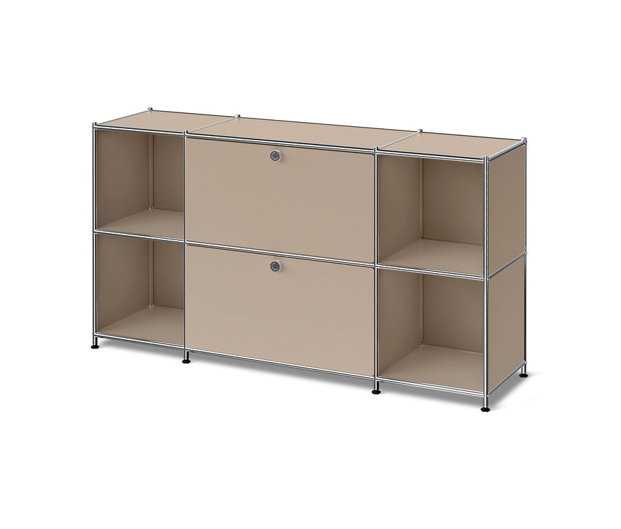 Un meuble de rangement modulaire beige avec un cadre chromé, comprenant deux étagères ouvertes à gauche, deux armoires fermées avec poignées rondes au centre et deux étagères ouvertes à droite, le tout disposé en deux rangées.