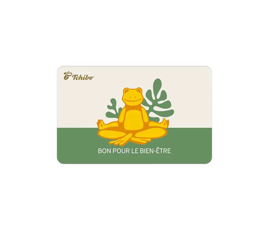 Carte cadeau avec une partie supérieure beige et une partie inférieure verte, représentant une grenouille jaune en position de yoga, des feuilles vertes et le logo Tchibo. Le texte indique 'BON POUR LE BIEN-ÊTRE'.