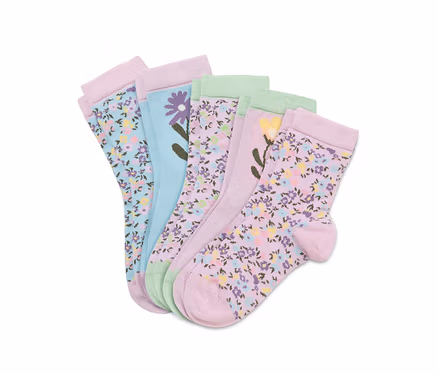 Cinq paires de chaussettes enfant avec des motifs de fleurs.