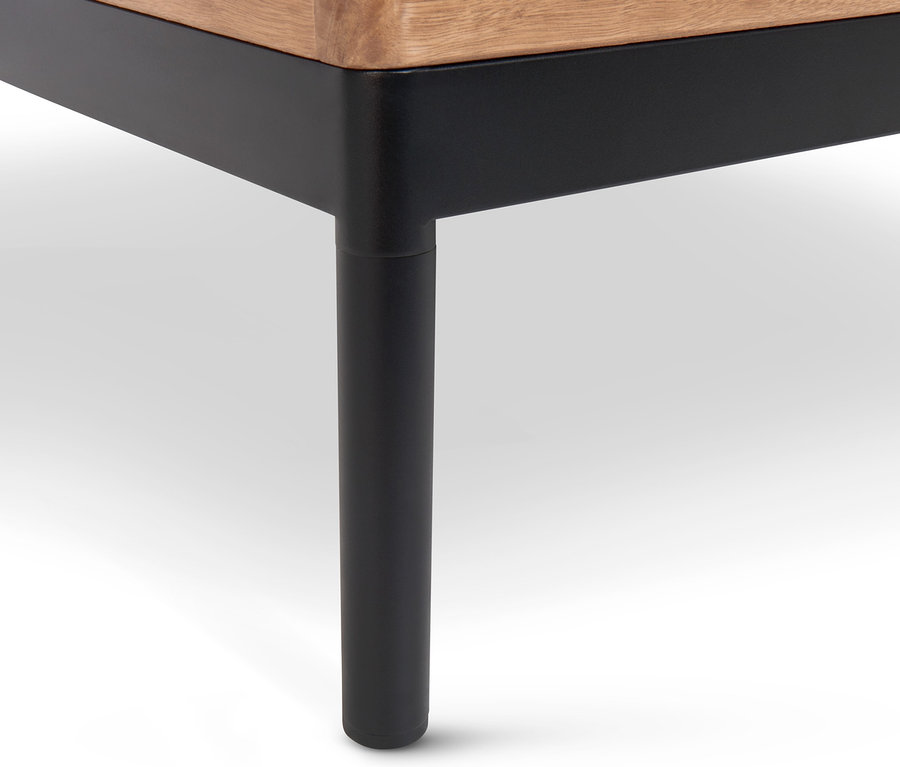 Gros plan sur un élément d'angle du coin lounge Elin avec accoudoir en bois et rembourrage gris.