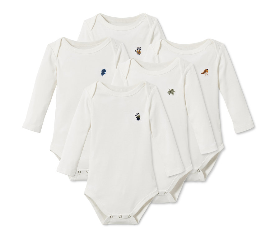 Cinq bodies blancs à manches longues avec des broderies d'animaux et de plantes.