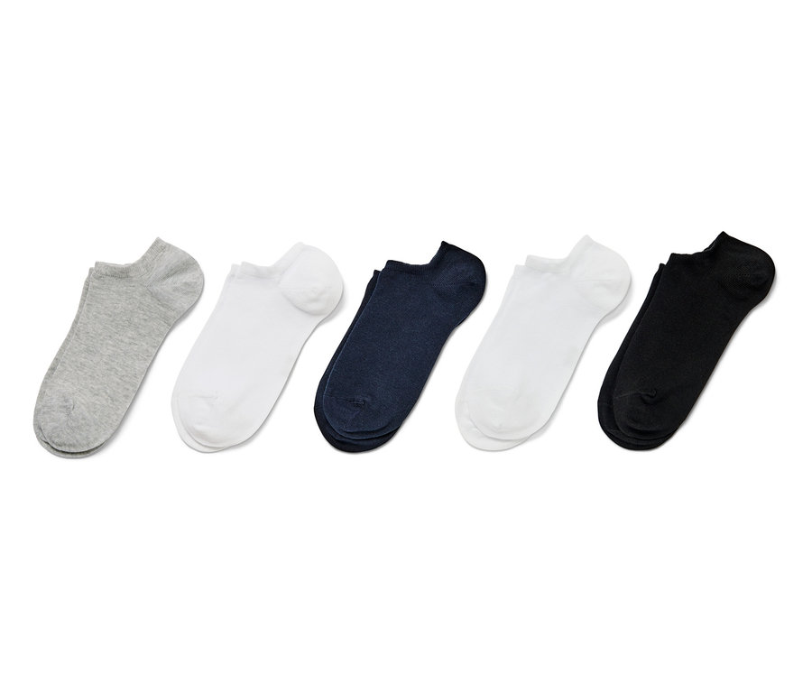 Cinq paires de socquettes de sport, basiques, en gris, blanc, bleu marine et noir.