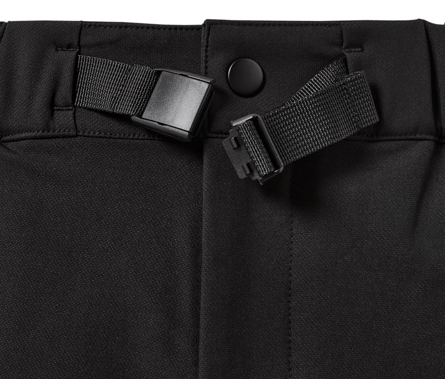 Gros plan sur un pantalon thermique avec ceinture.