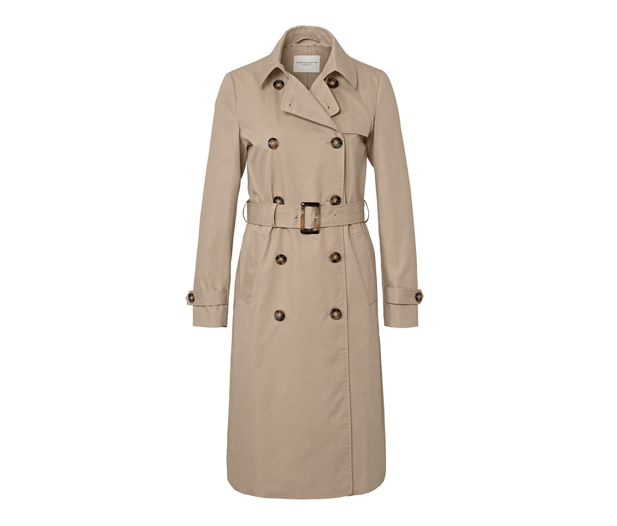 Trench-coat beige avec ceinture et boutons.