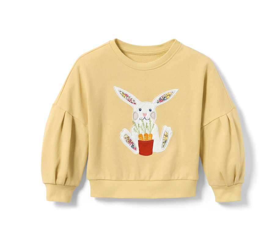 Sweatshirt jaune pour tout-petit avec un lapin tenant un pot de carottes.