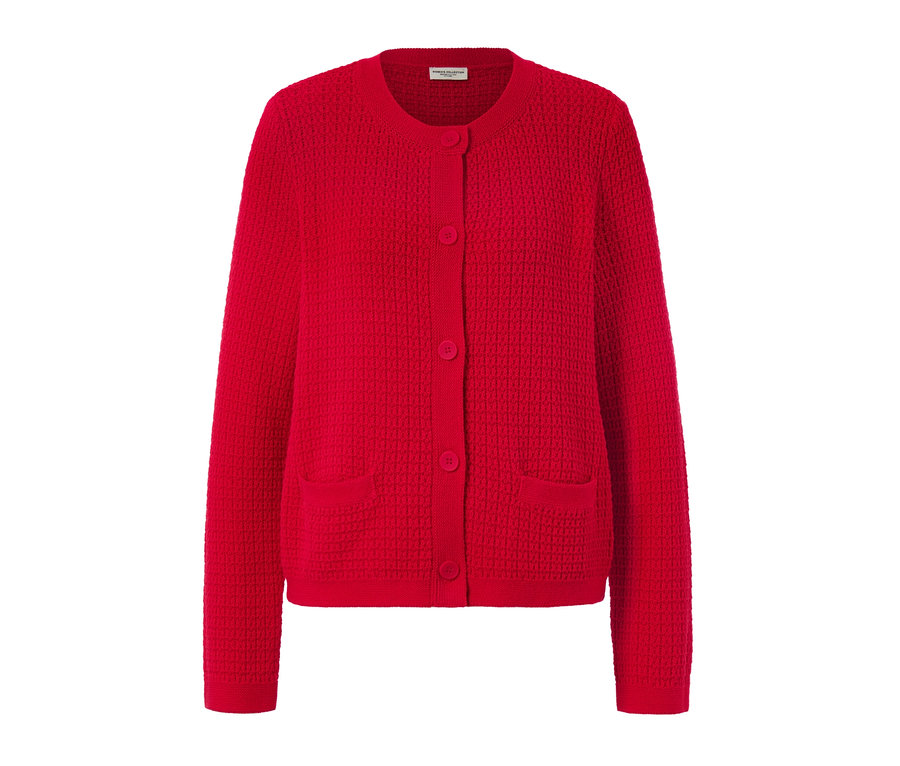 Cardigan rouge en maille structurée avec boutons et poches.