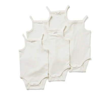 Cinq bodies blancs pour bébé avec des noeuds.