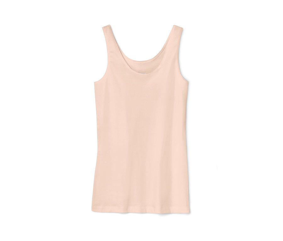 Un maillot de corps rose.