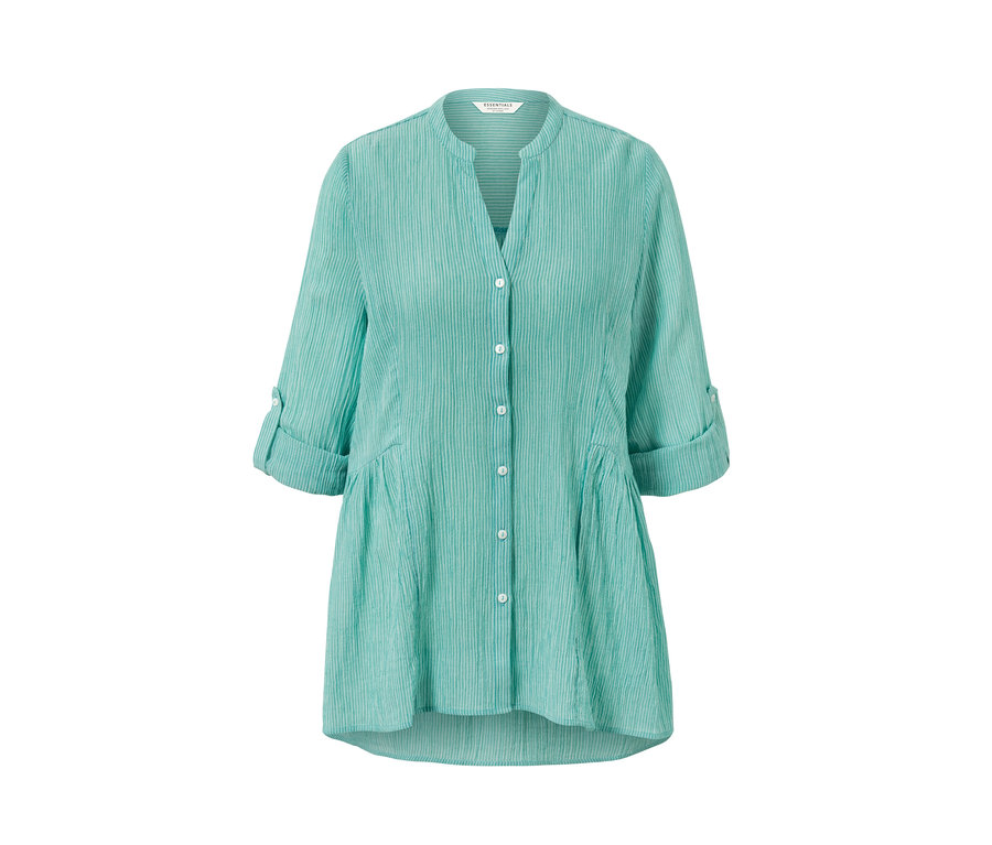 Chemisier long à rayures avec boutons.