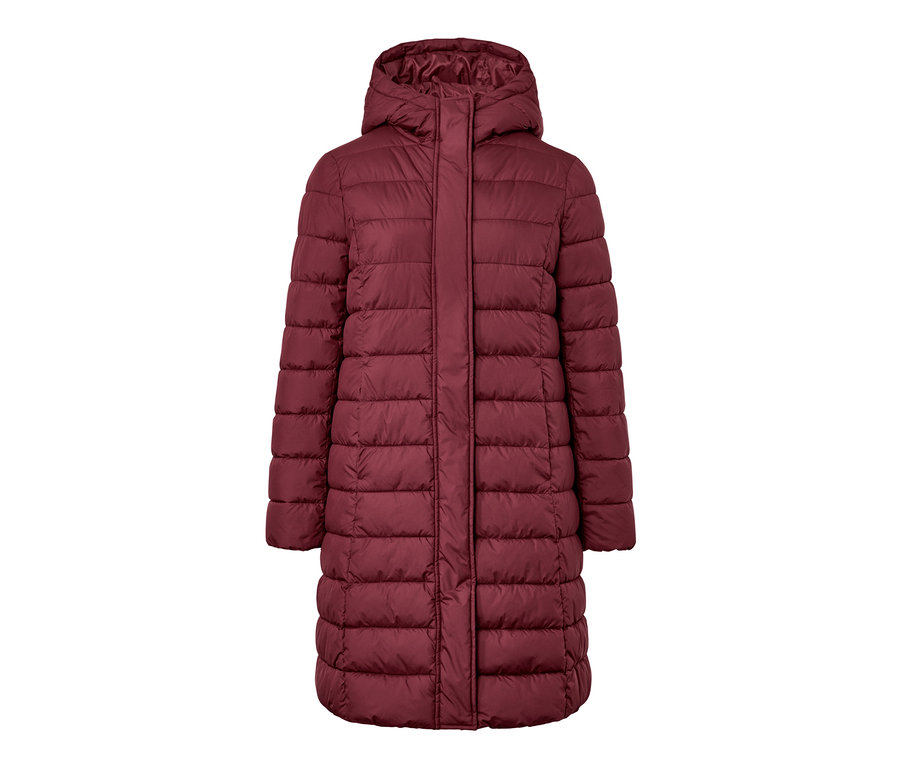 Manteau matelassé à capuche rouge bordeaux.