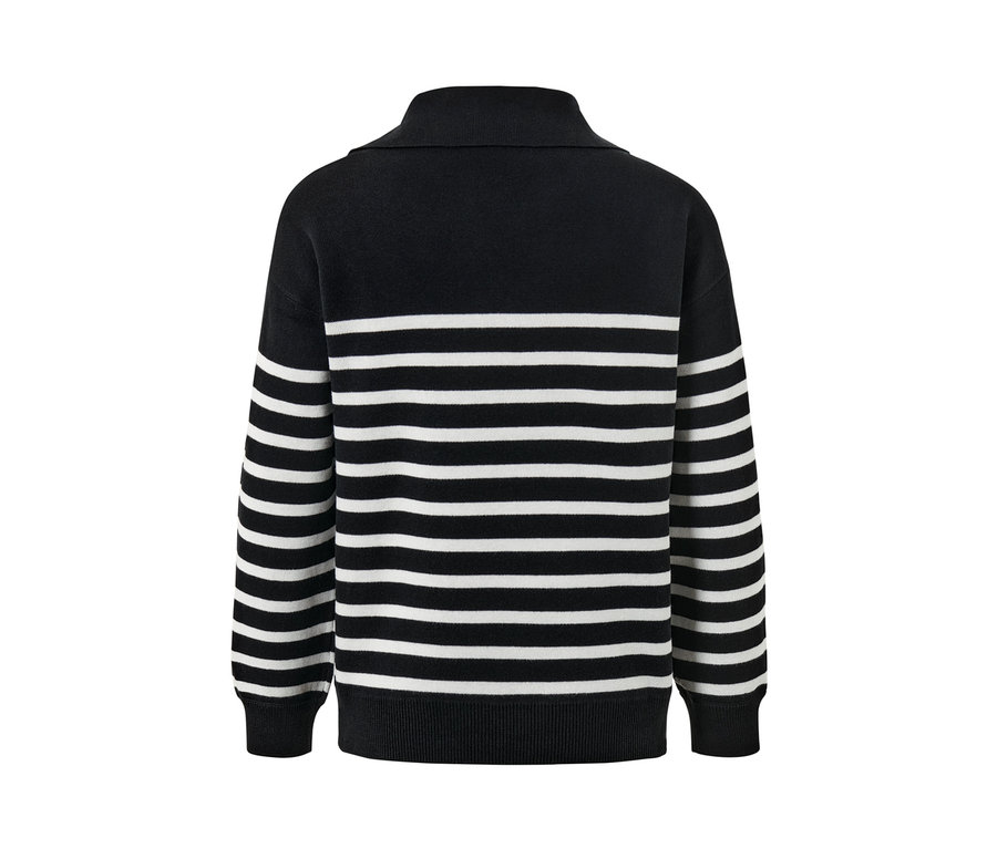 Vue arrière d'un pull rayé noir et blanc avec col.