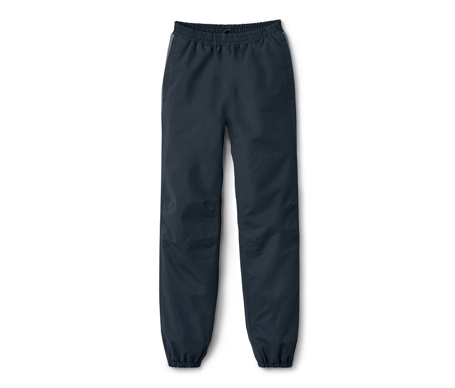 Un pantalon de pluie bleu marine pour enfant est posé sur un fond blanc.