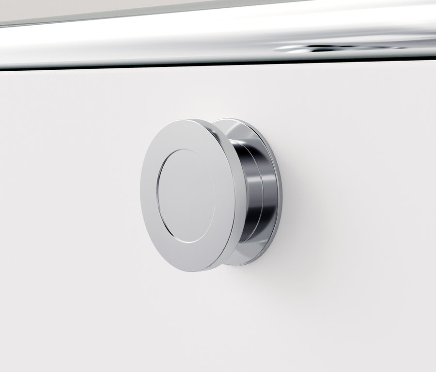 Détail d'une commode métallique blanche « CN3 » avec une poignée ronde argentée.