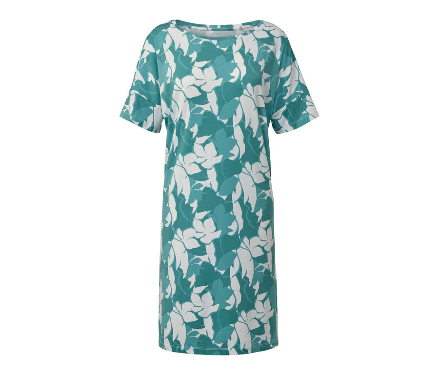 Gros plan d'une chemise de nuit à manches courtes avec un motif floral.