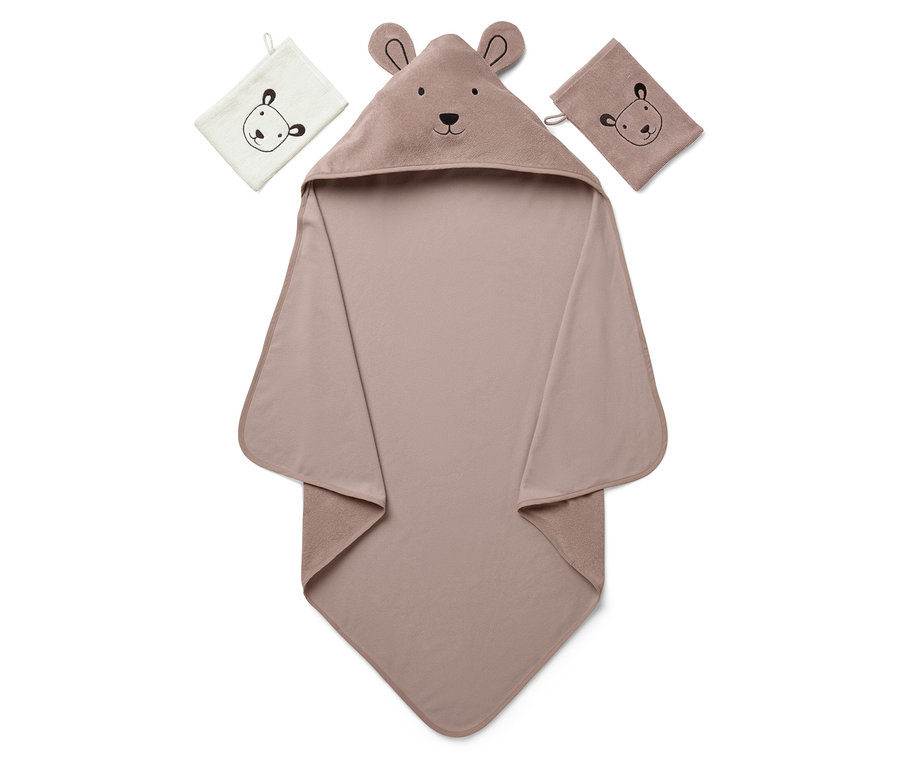 Serviette de bain à capuche beige pour bébé avec motif d'ours et deux petits gants de toilette sur fond blanc.