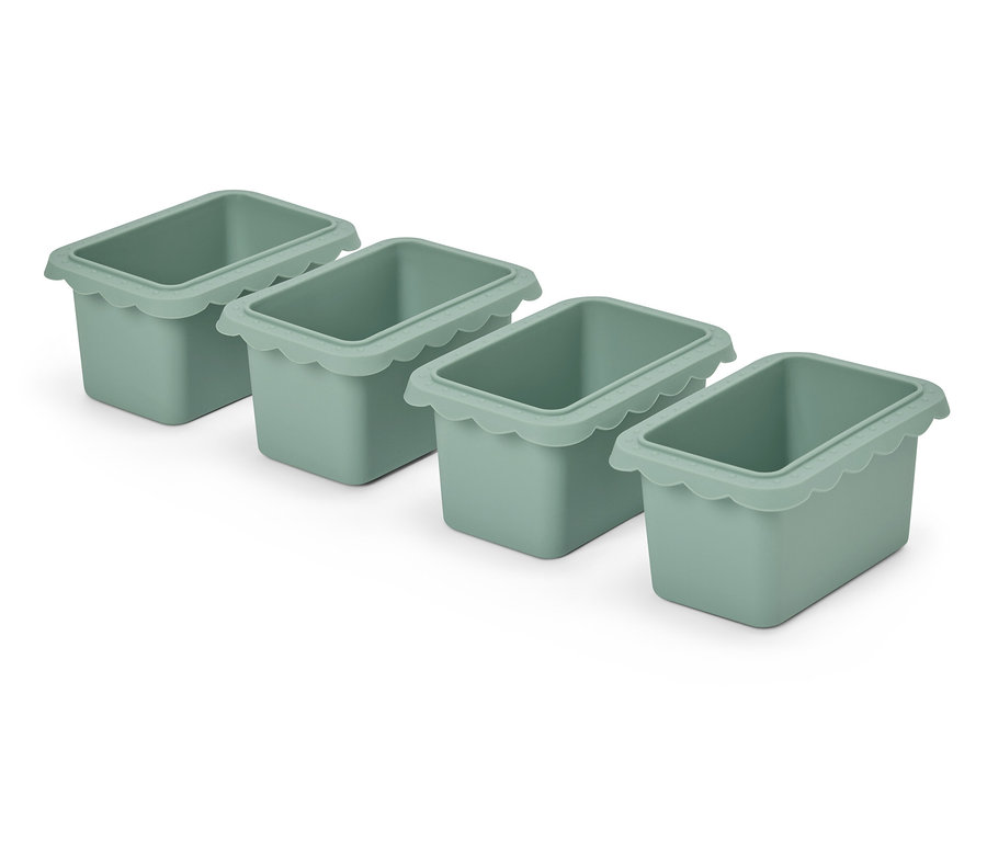 Quatre récipients verts sur fond blanc.