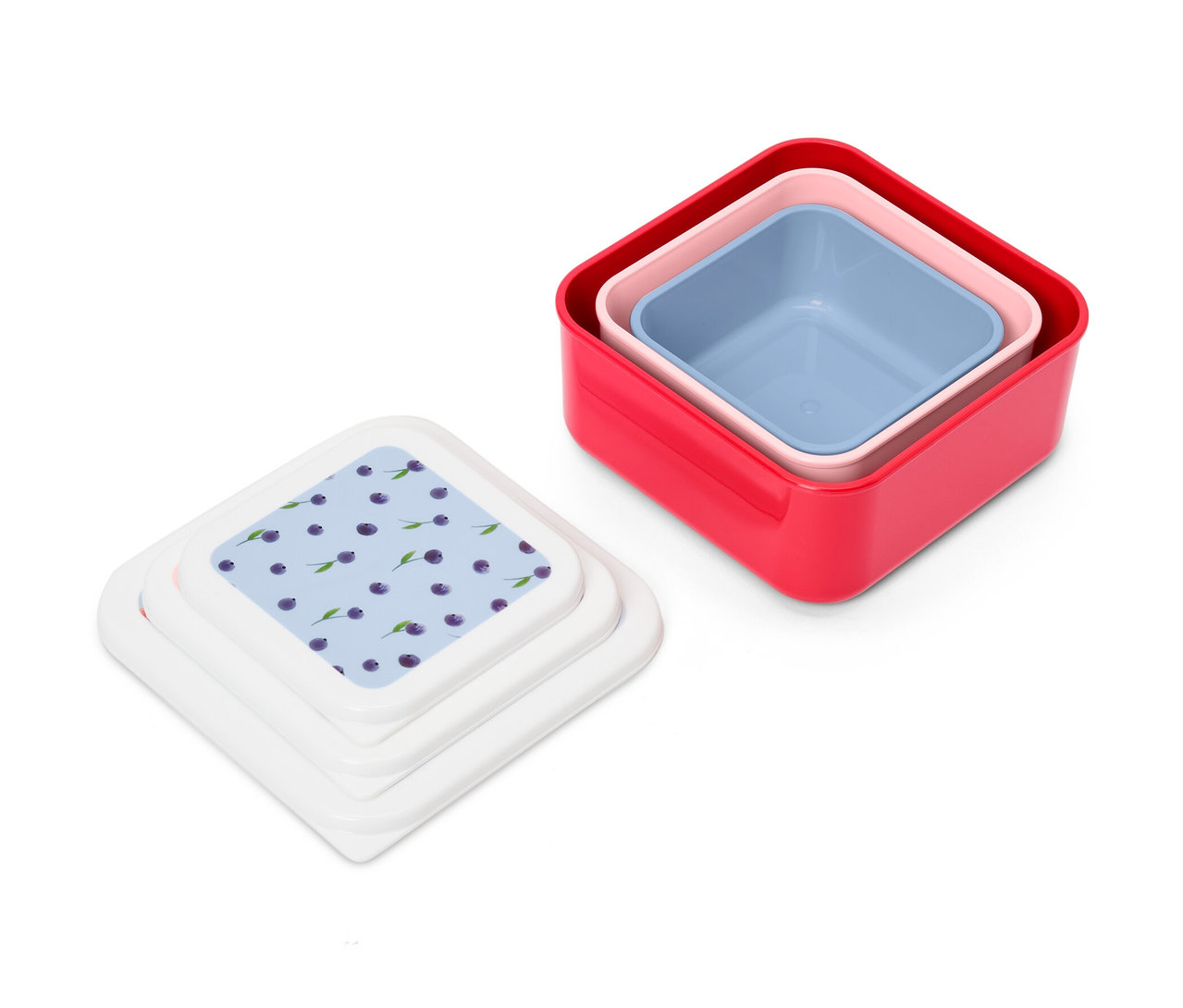Trois boîtes pour en-cas : rouge, rose et bleue. À côté se trouvent trois couvercles avec un motif de myrtilles.
