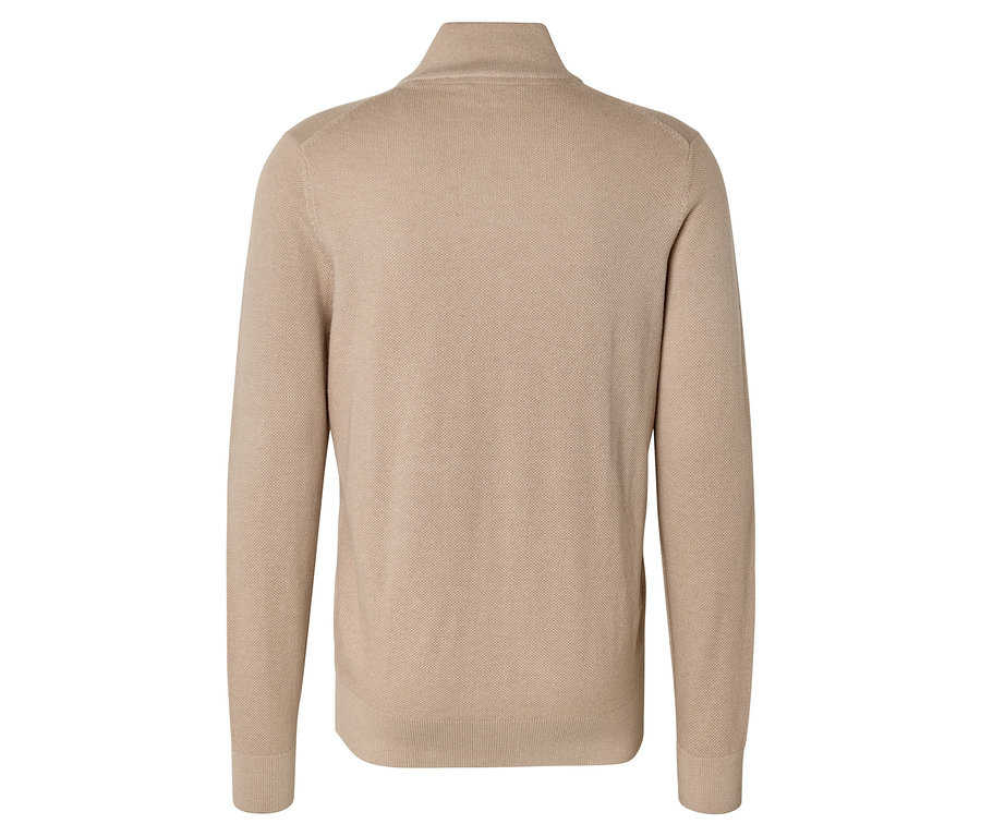Vue arrière d'un pull en tricot marron clair avec col montant et fermeture éclair.