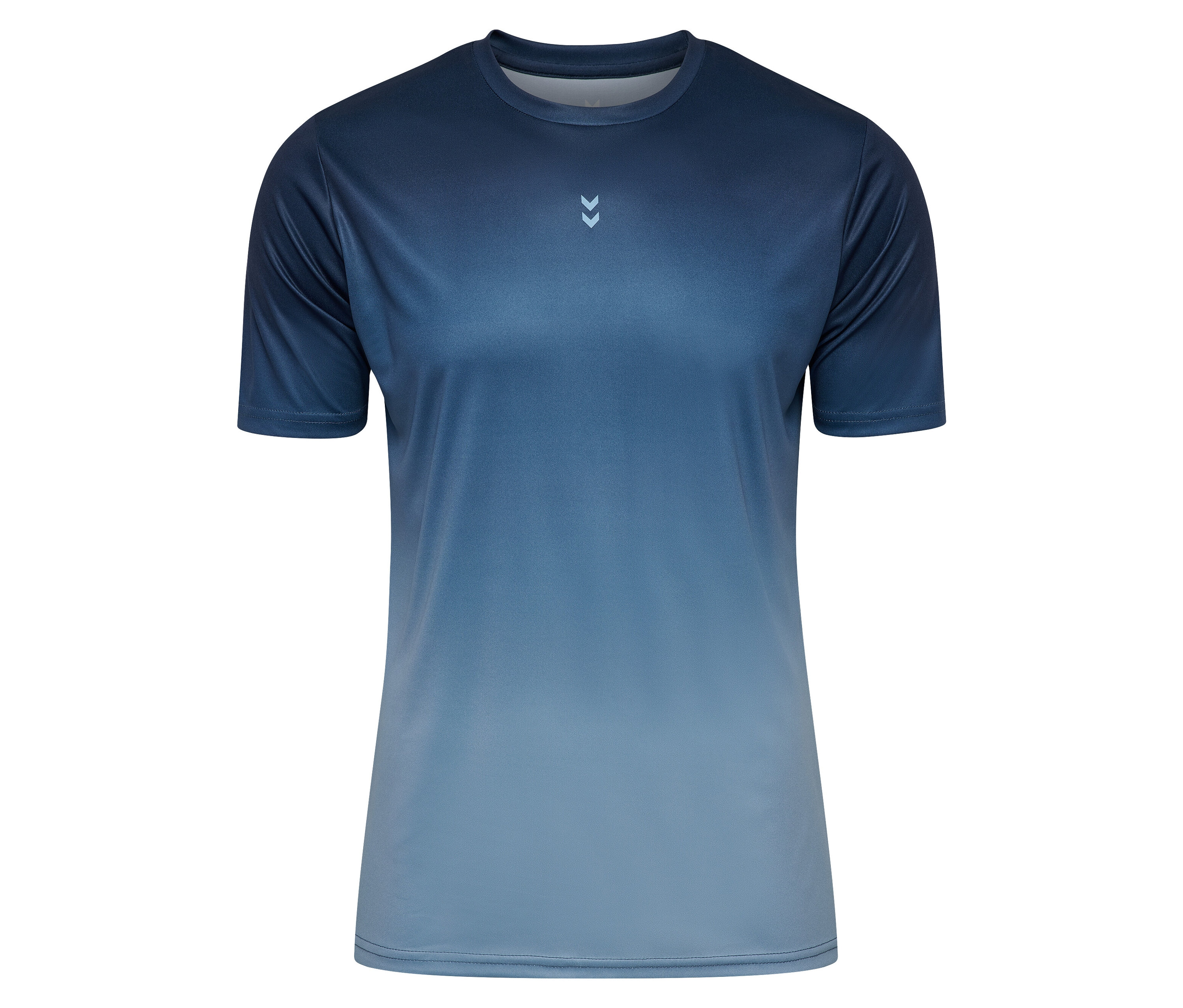 Gros plan sur un t-shirt fonctionnel HUMMEL pour homme, avec un dégradé de couleurs allant du bleu foncé au bleu clair.