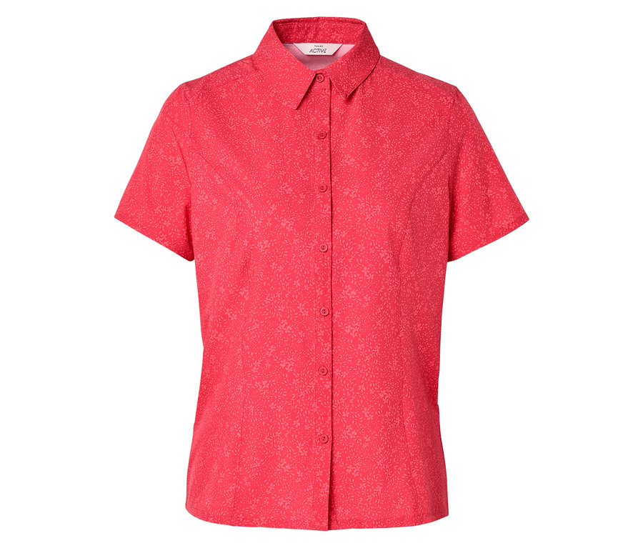 Chemise rouge à manches courtes avec motif.