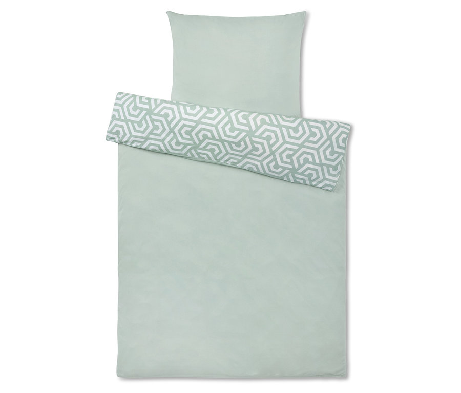 Un ensemble de literie vert clair avec un motif géométrique, comprenant une taie d'oreiller et une housse de couette.