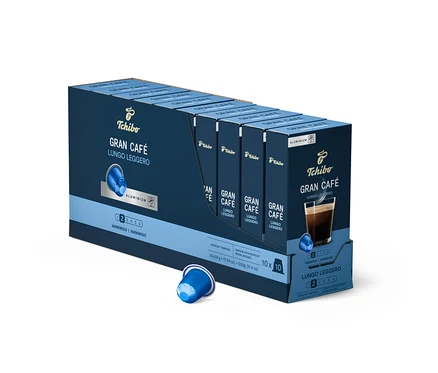 Un paquet de capsules Tchibo Gran Café Lungo Leggero. Le paquet est bleu avec l'inscription et une image de la capsule.