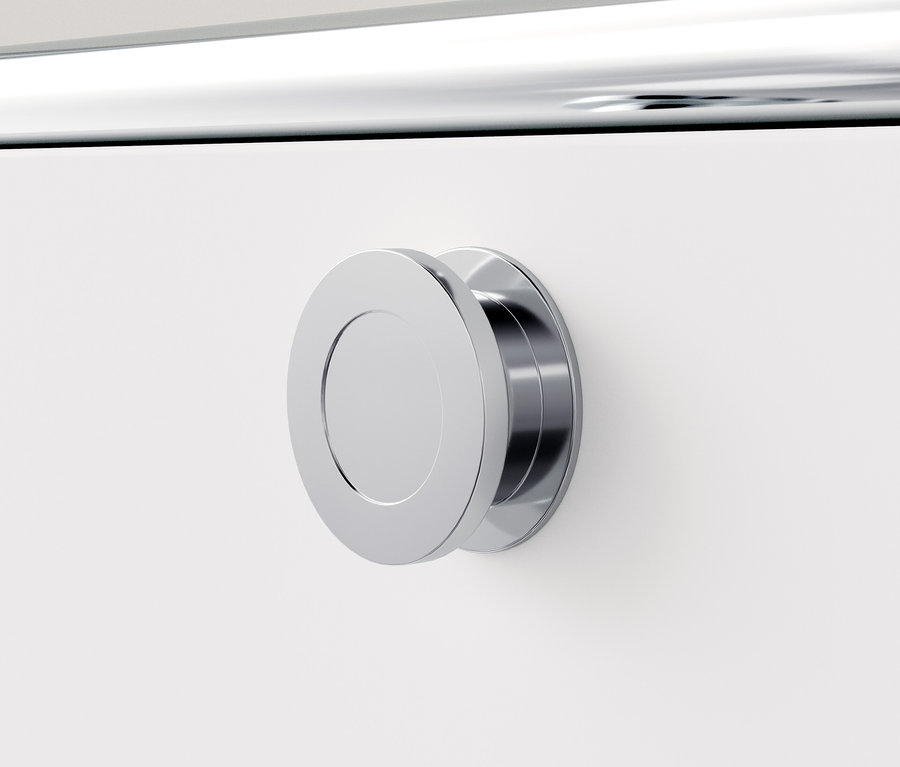 Détail d'une commode métallique blanche « CN3 » avec une poignée ronde argentée.