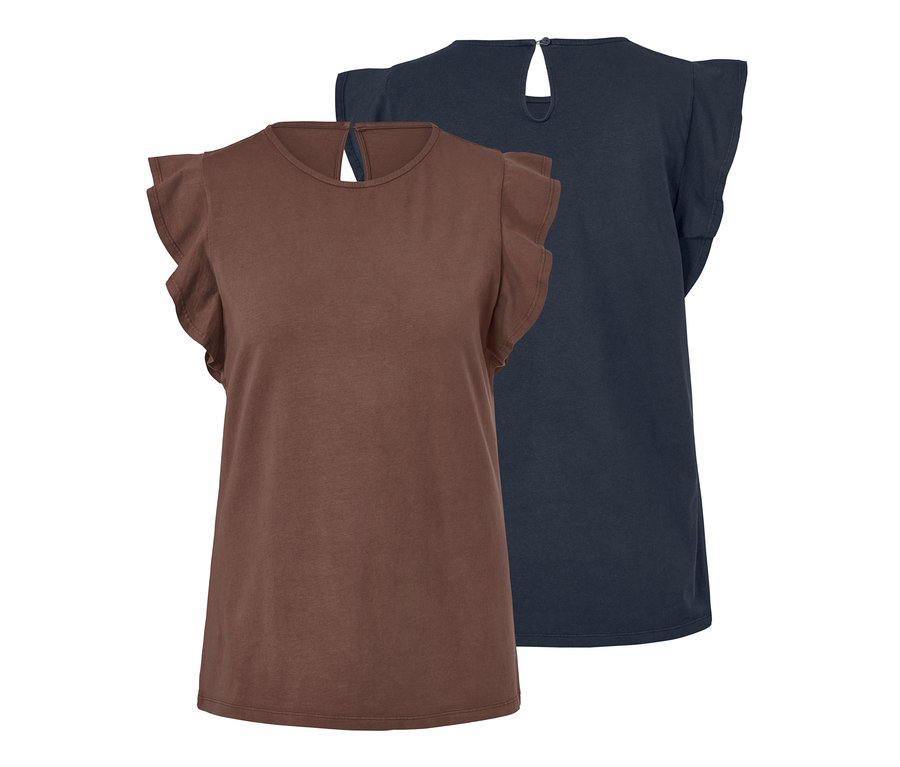 Deux tops pour femmes EarthColors®, un marron et un bleu marine, avec des manches à volants.