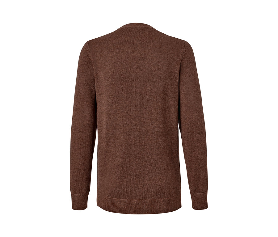 Vue détaillée d'un cardigan marron.