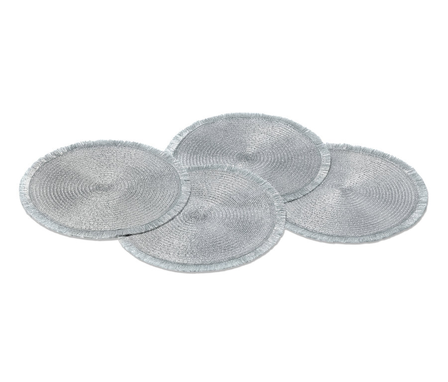 Quatre sets de table argentés.