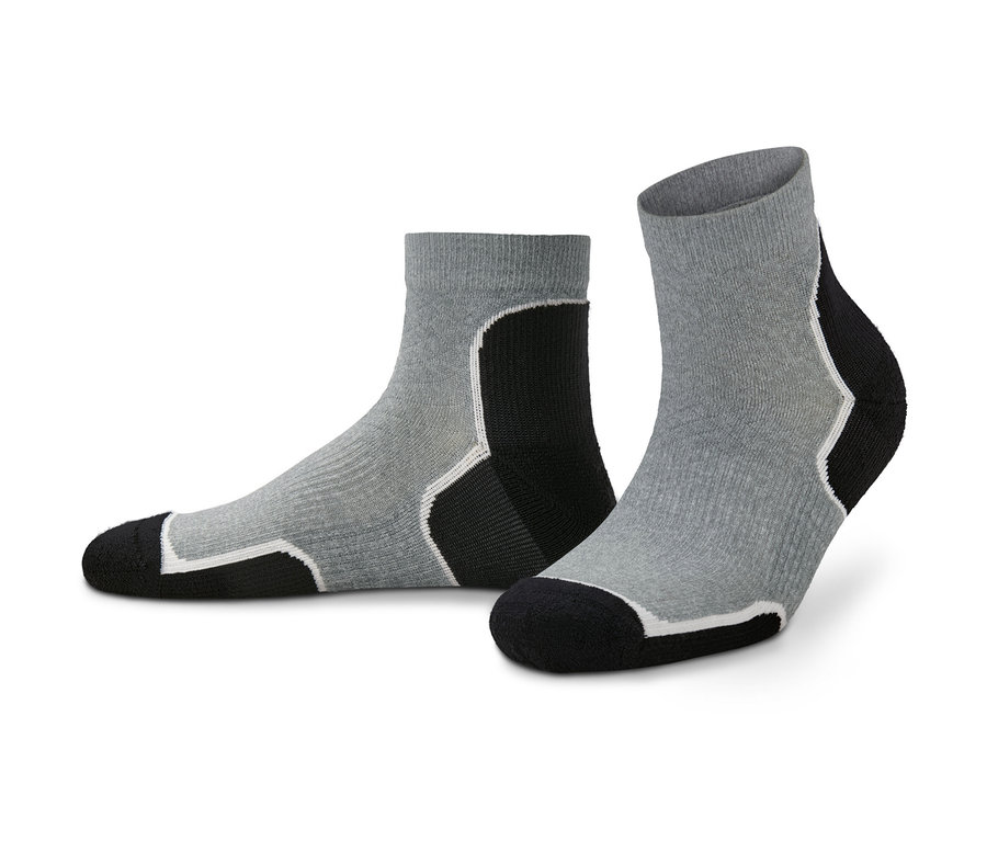 Deux paires de socquettes de contention pour la course en gris et noir.