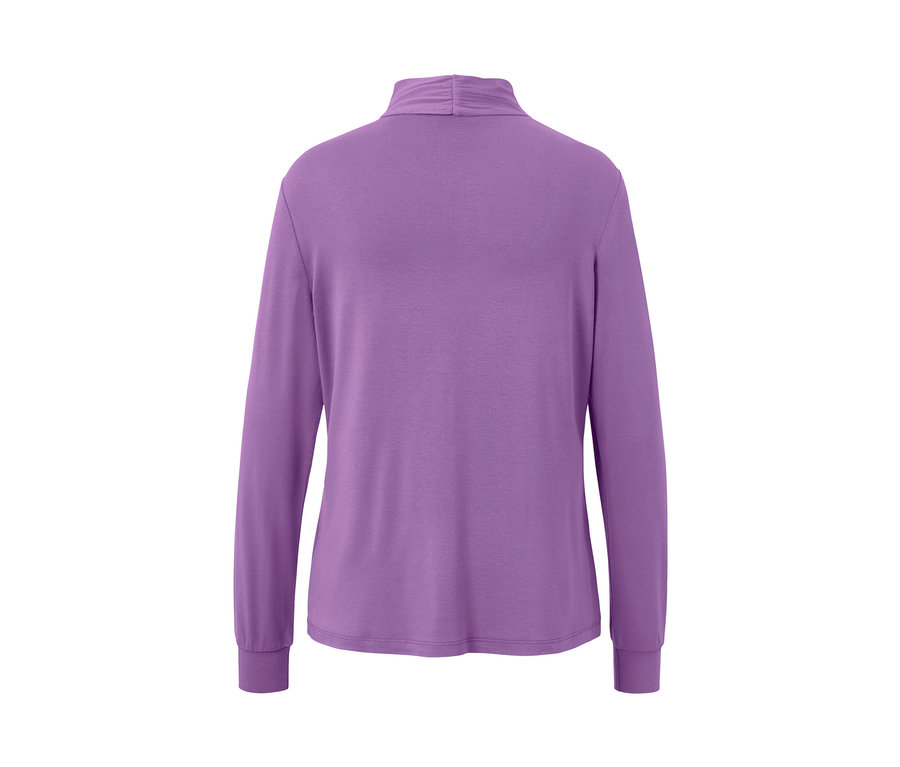 Vue arrière de la blouse violette avec encolure en V.