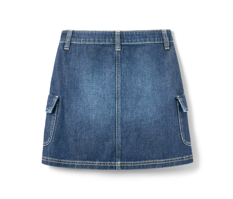 Jupe en jean bleue pour enfant avec des poches.