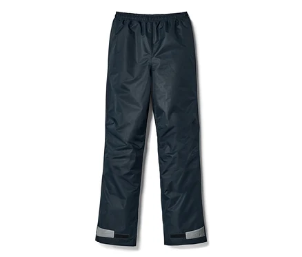Un pantalon de pluie pour enfant bleu marine avec des réflecteurs au bas des jambes.