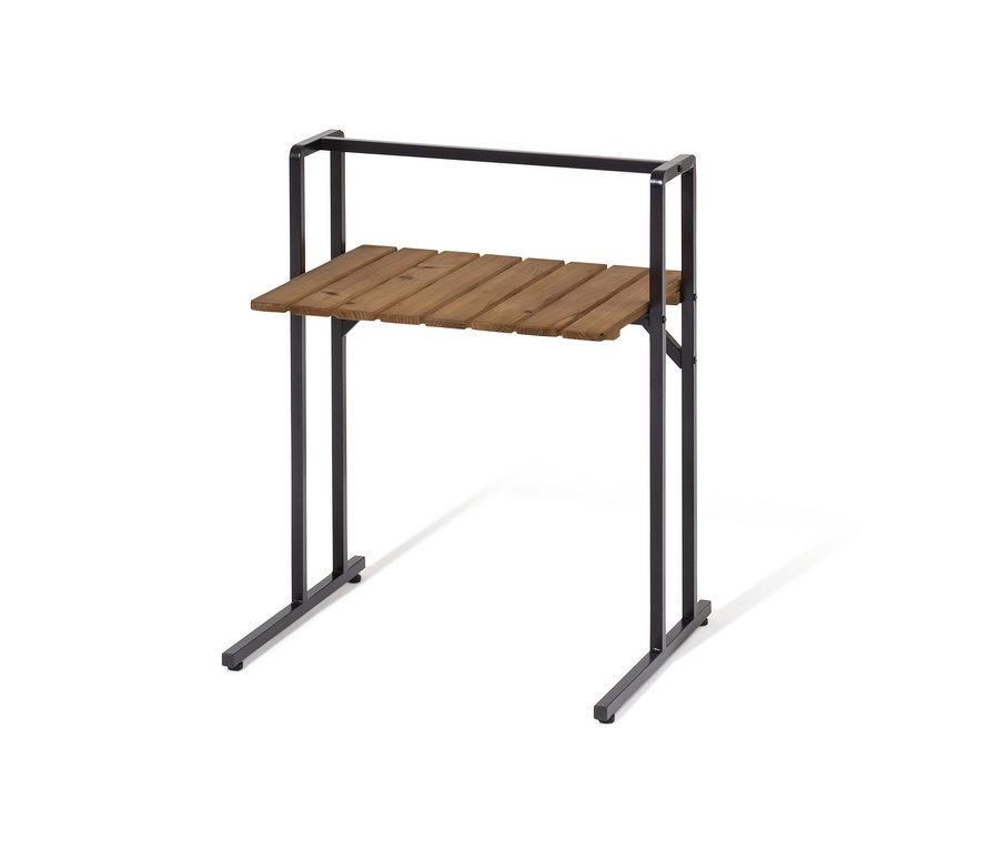 Table en C noire avec plateau en bois clair.