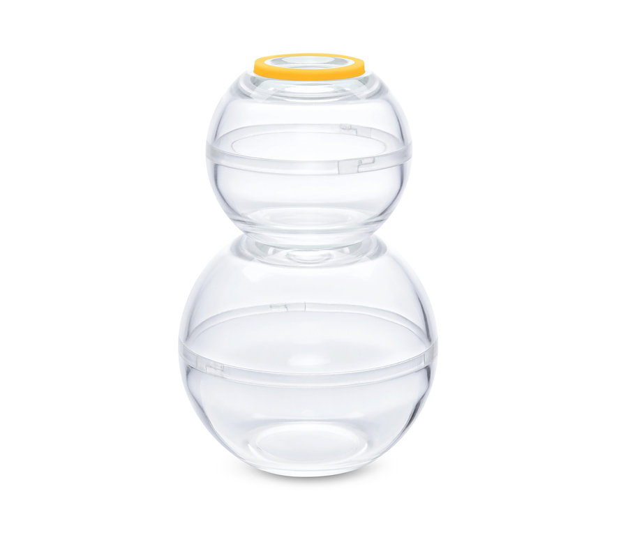 Deux boîtes fraîcheur transparentes en forme de boule avec couvercle orange.