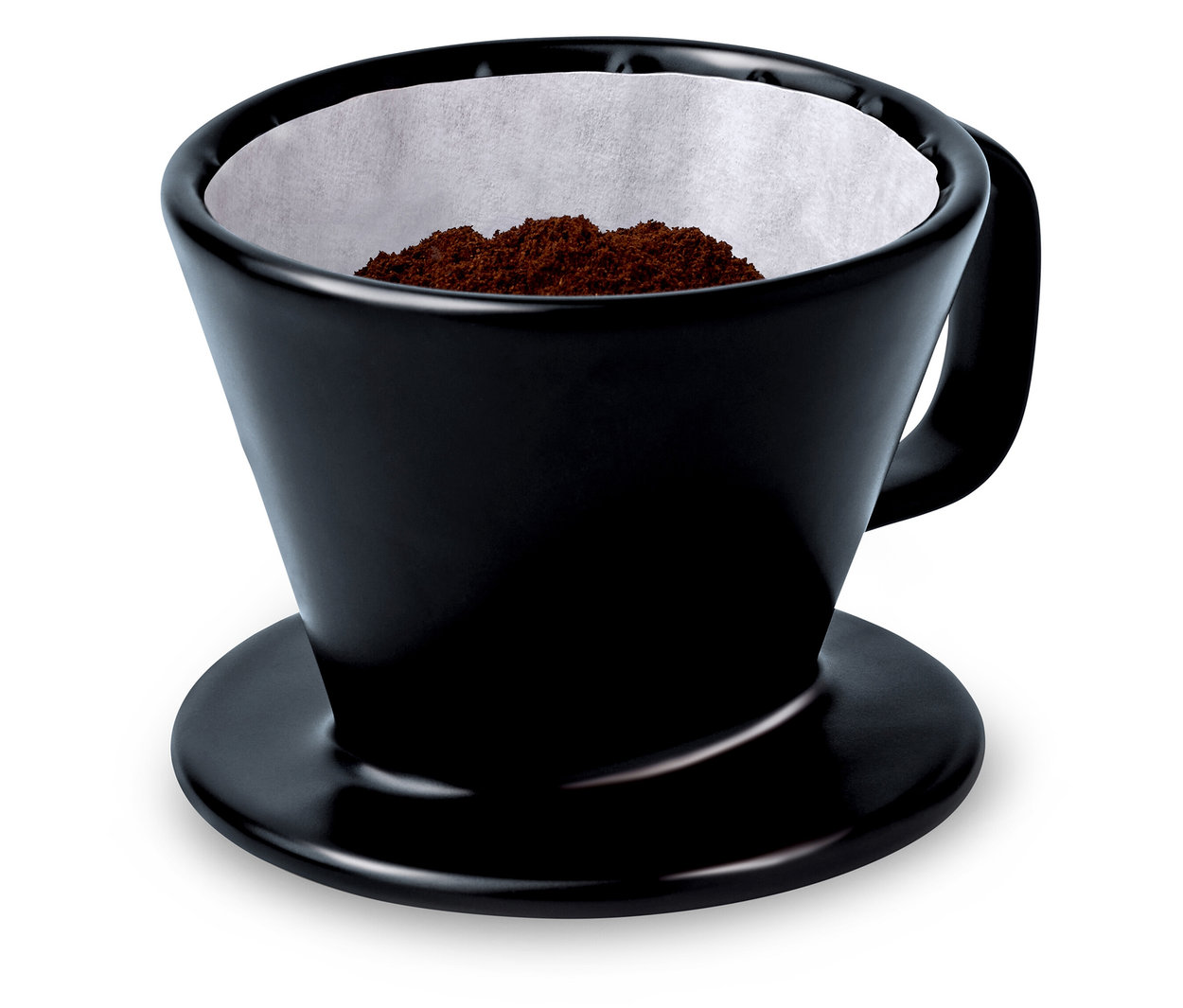 Un filtre à café manuel noir, taille 101, rempli de café moulu.