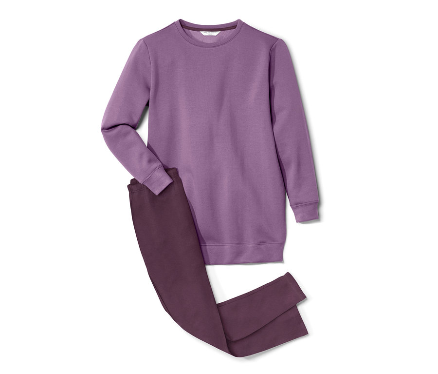 Un pyjama violet avec legging posé sur un fond blanc.