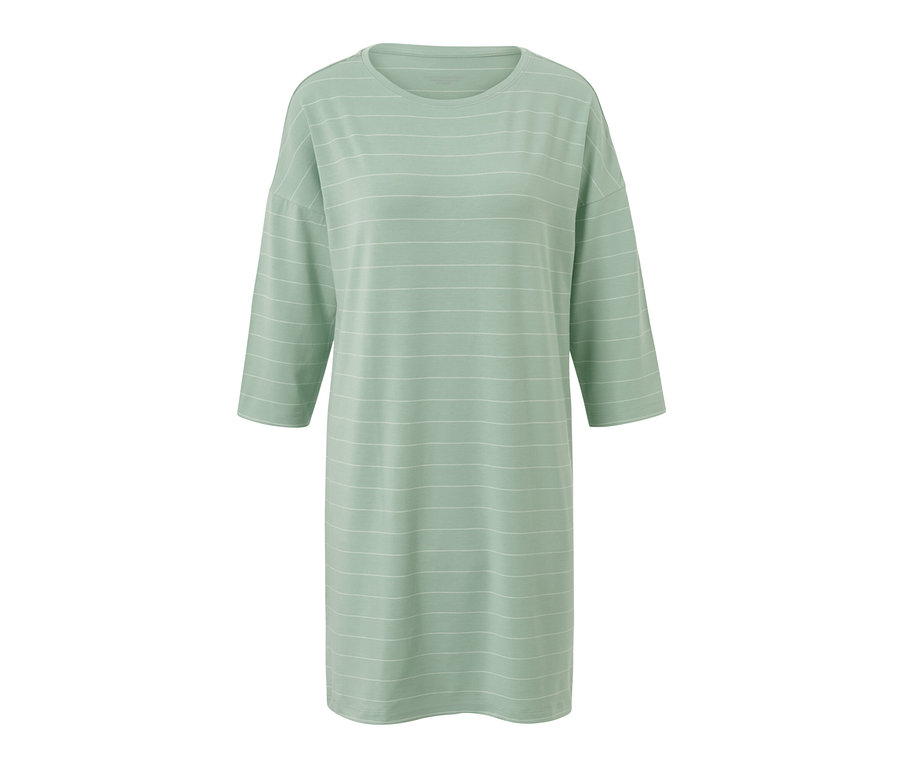 Une chemise de nuit verte avec des rayures horizontales blanches.