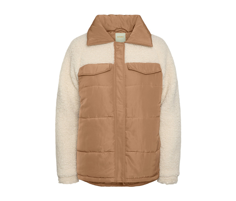 Veste matelassée avec accents teddy, couleur cognac et blanc.