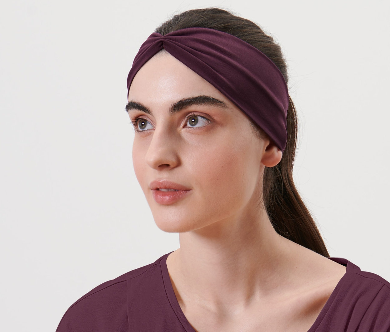 Femme portant un bandeau fonctionnel.