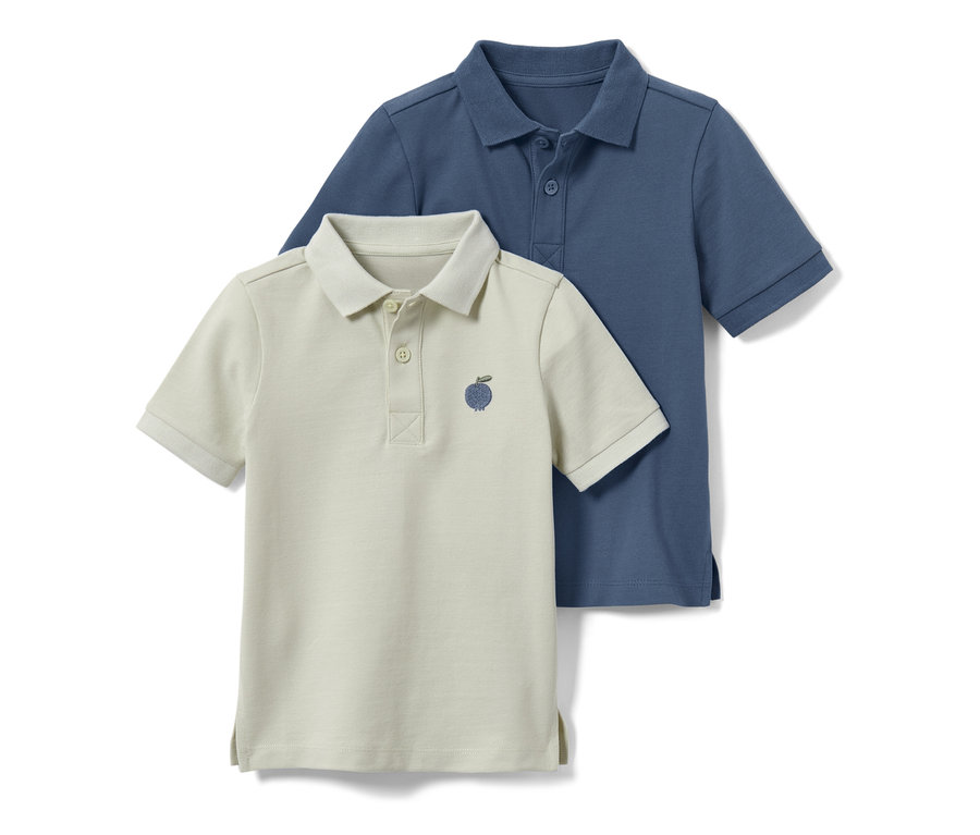 Deux polos pour tout-petit, un beige clair avec une broderie de pomme, l'autre bleu.