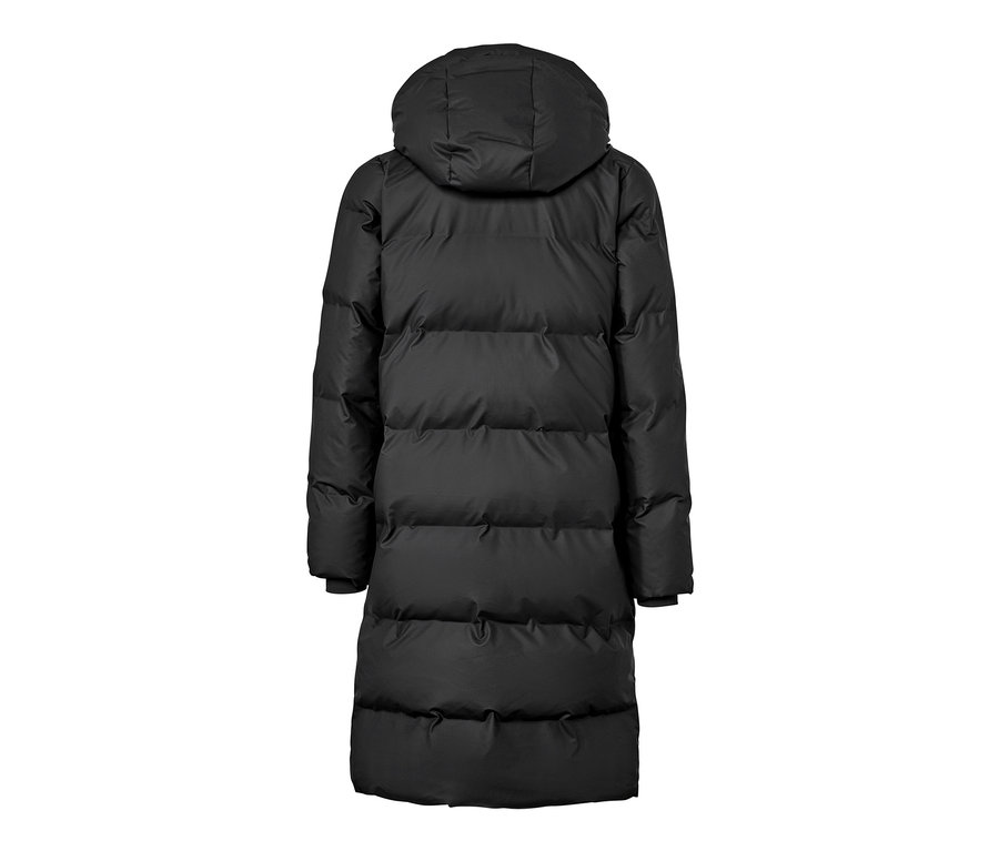 Vue arrière d'un imperméable d'hiver noir.