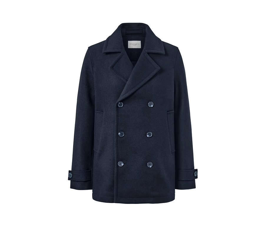 Un caban bleu marine.