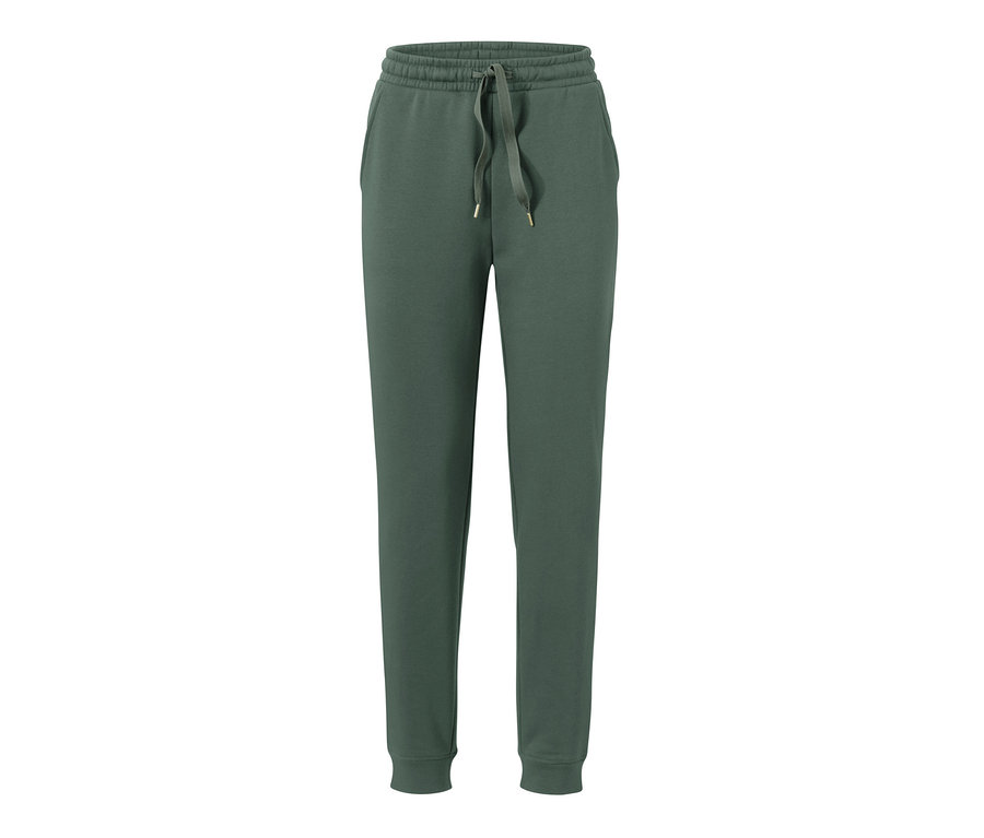 Un pantalon d’intérieur vert avec cordon de serrage.