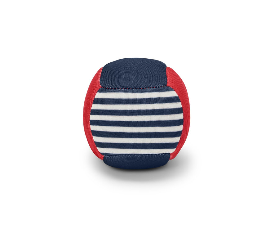Une balle en tissu avec un motif nautique.