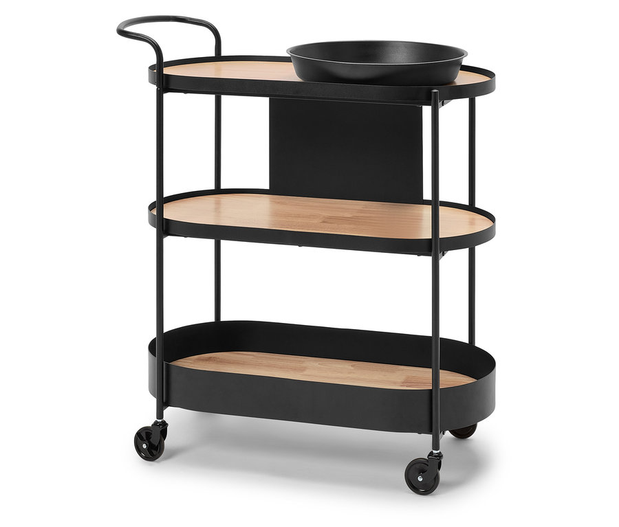 Chariot de service noir avec trois étagères en bois et un bol noir sur l'étagère supérieure.