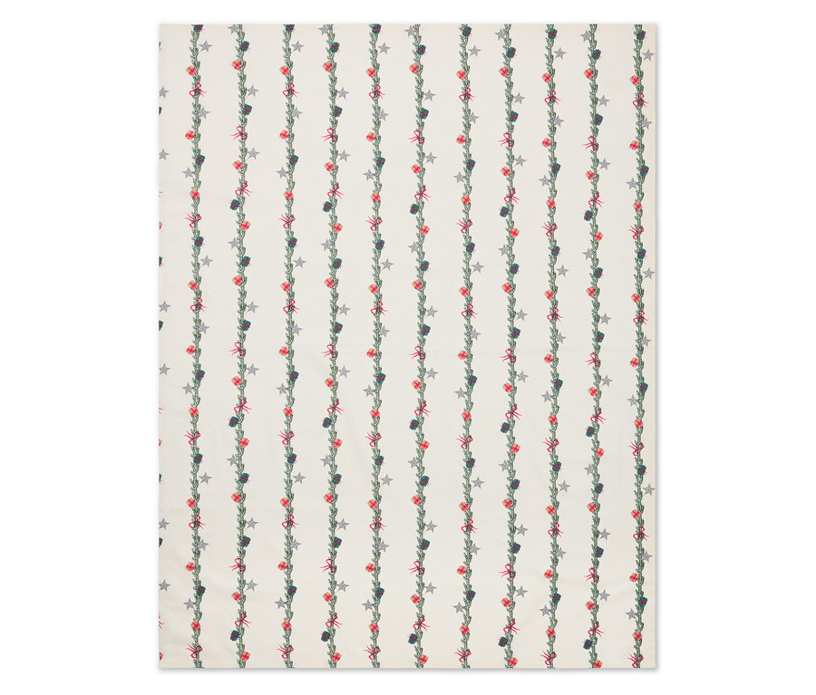 Une nappe blanche avec des rayures verticales décorées d'étoiles, de cadeaux et de branches.