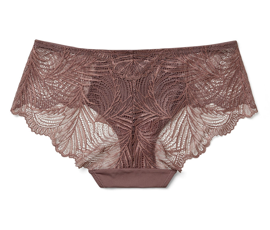 Culotte en dentelle marron sur fond blanc.